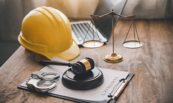 Derecho Laboral — contratos y relaciones entre trabajadores y empleadores en Colombia